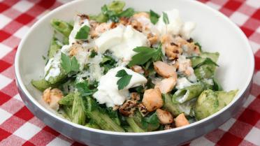 Brandnetelpasta met pesto en kip