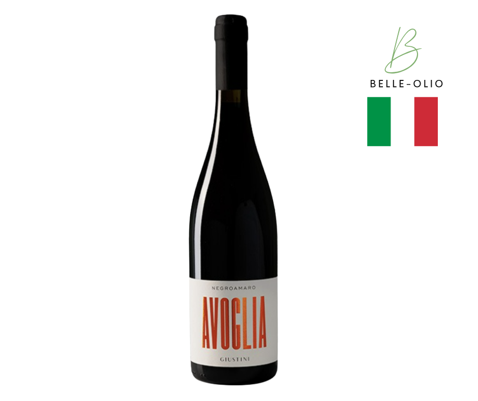 Tenuta Giustini Avoglia Negroamaro 2024 - Een heerlijke, toegankelijke rode wijn uit Puglia met alles wat je van een goede Negroamaro mag verwachten: rijp fruit, zachte kruidigheid en vooral veel drinkplezier.